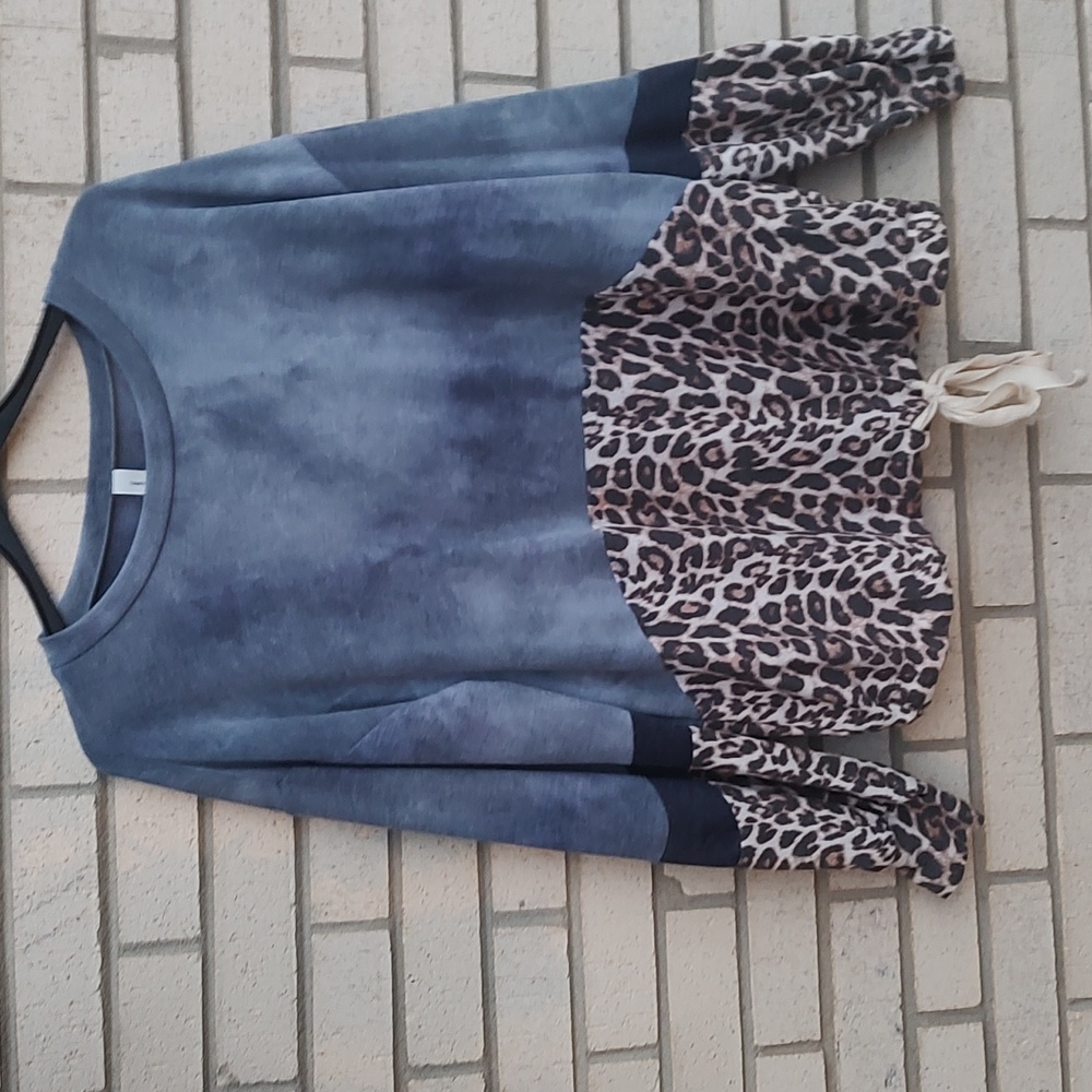 Gray/Leopard Top - Picture 3 of 8